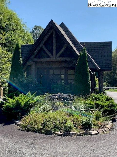 Image number 1 for the current listing
