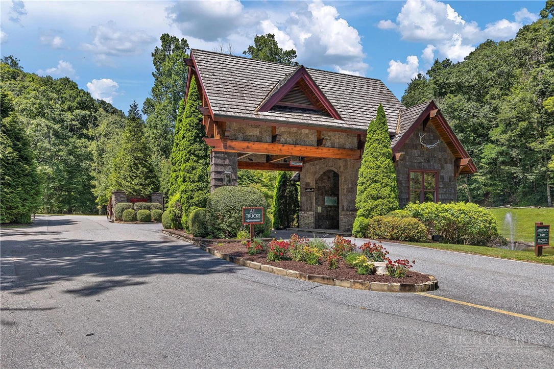 Image number 8 for the current listing