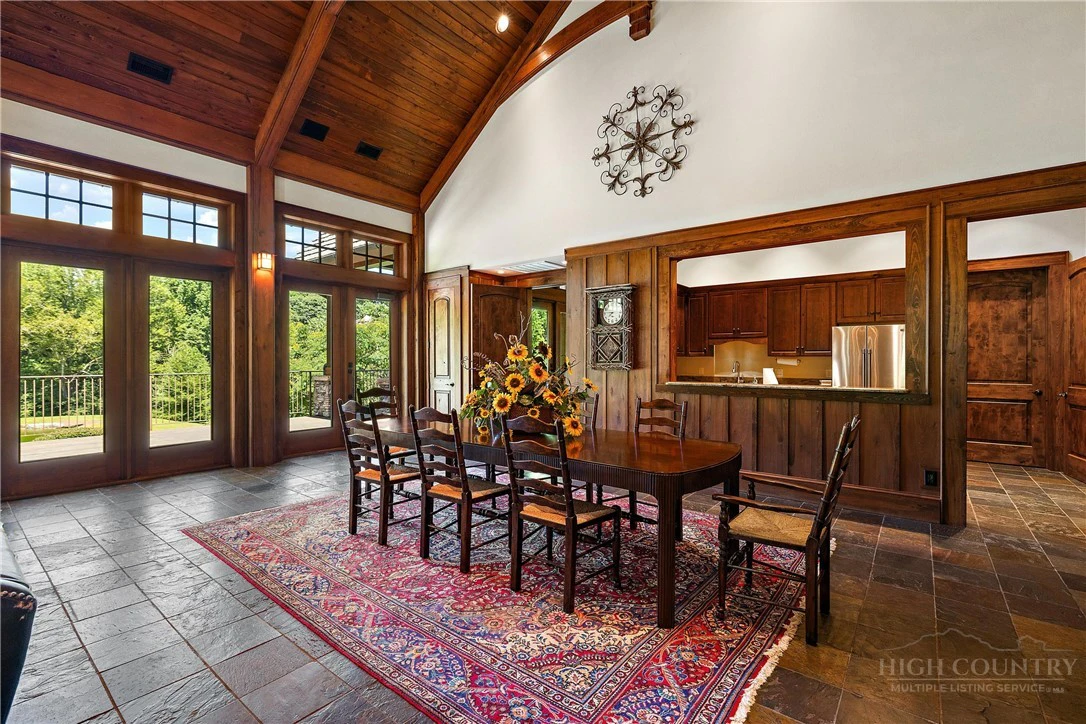 Image number 17 for the current listing