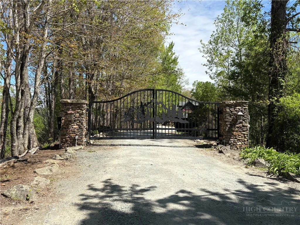 Image number 9 for the current listing