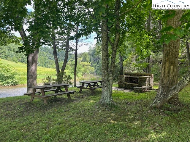 Image number 14 for the current listing