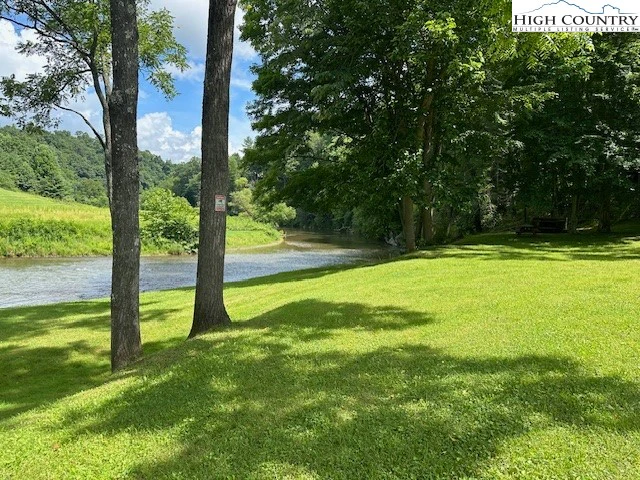 Image number 8 for the current listing
