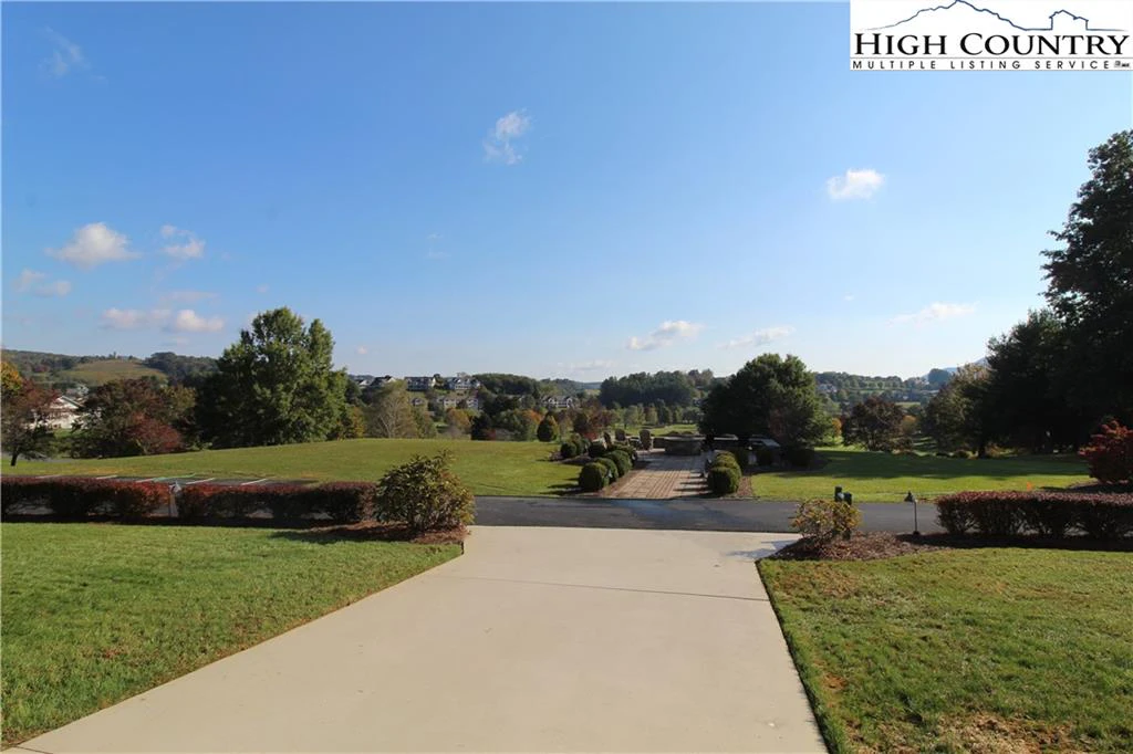 Image number 13 for the current listing