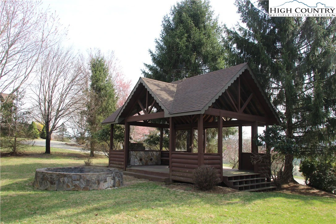 Image number 13 for the current listing