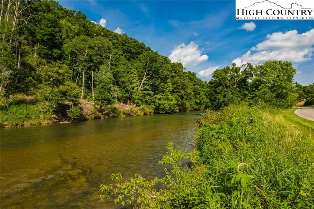 Image number 4 for the current listing