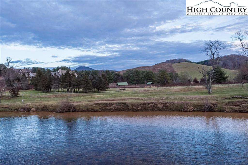 Image number 10 for the current listing