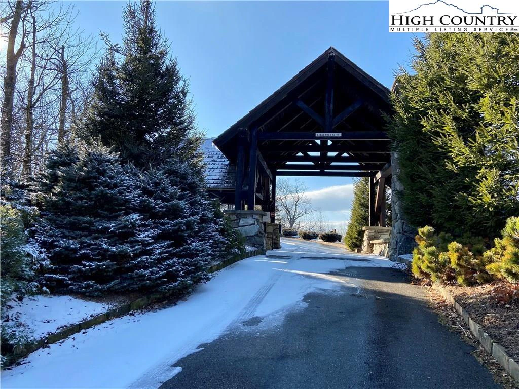 Image number 15 for the current listing