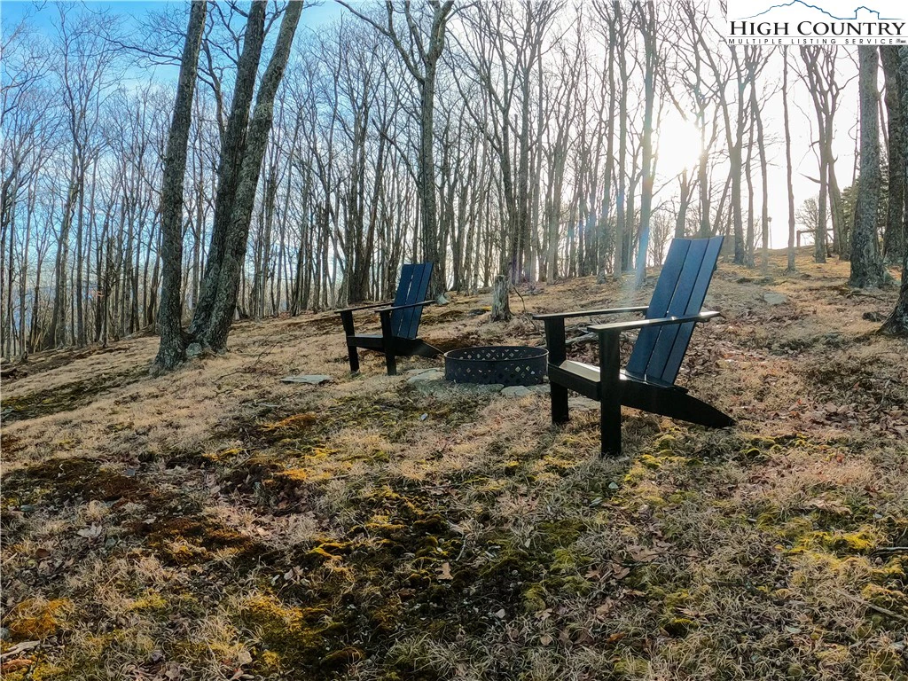 Image number 15 for the current listing