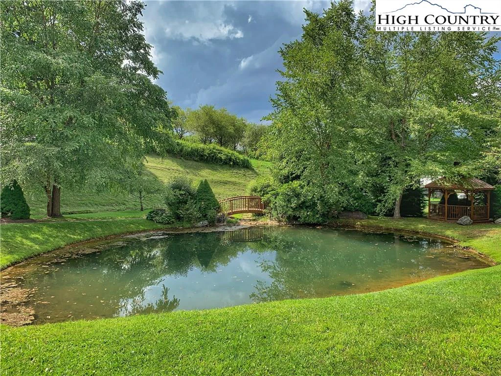 Image number 14 for the current listing