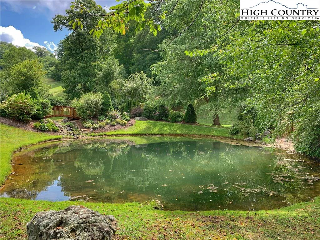 Image number 16 for the current listing