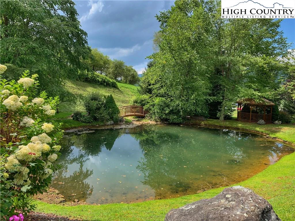 Image number 19 for the current listing