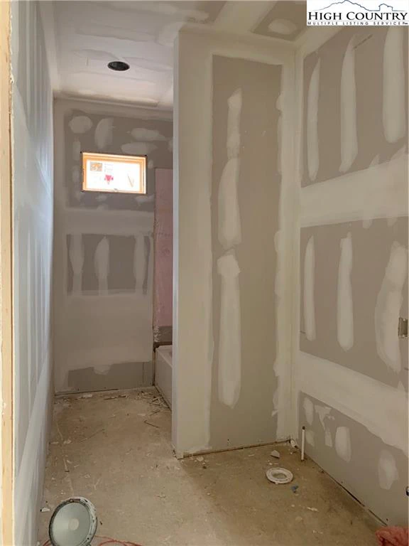 Image number 4 for the current listing