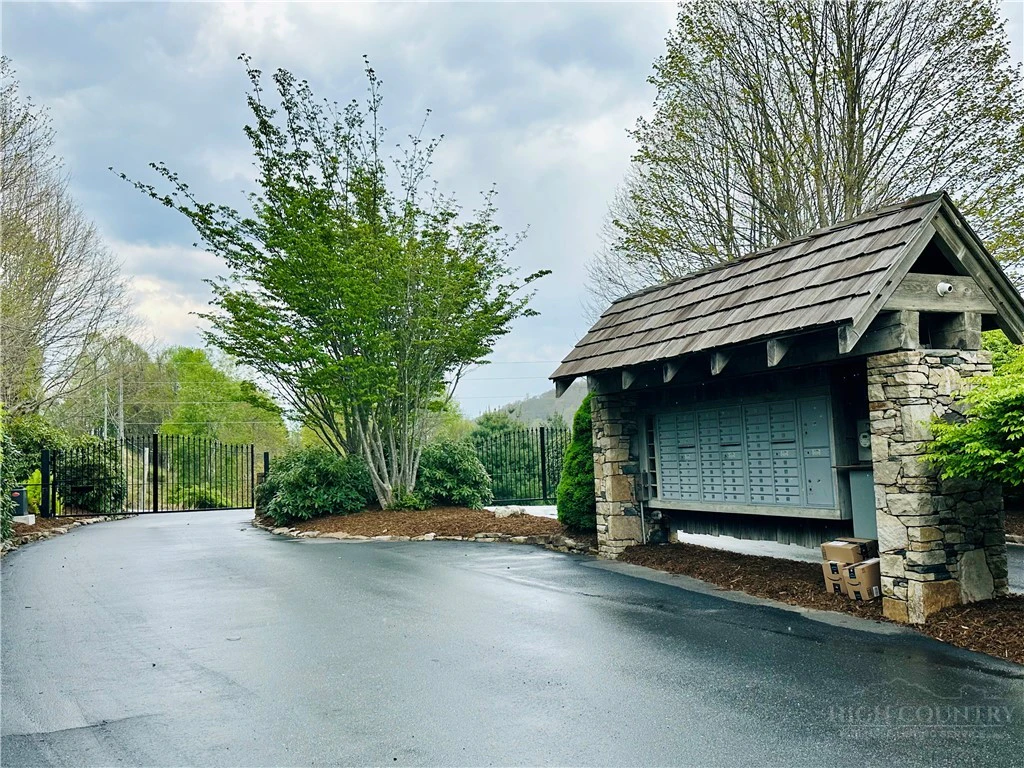 Image number 18 for the current listing