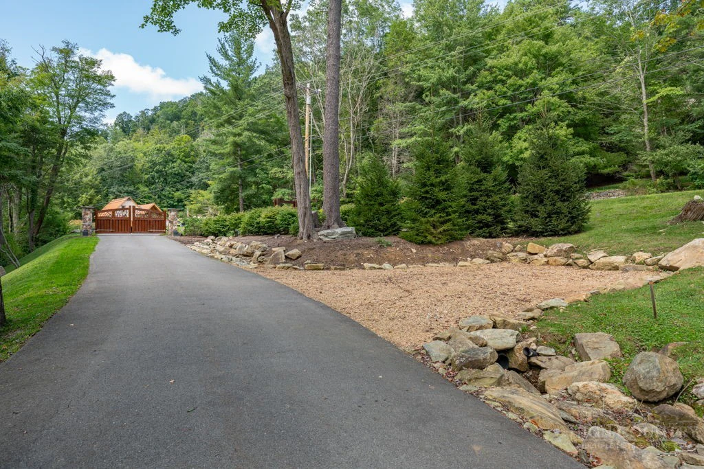 Image number 11 for the current listing