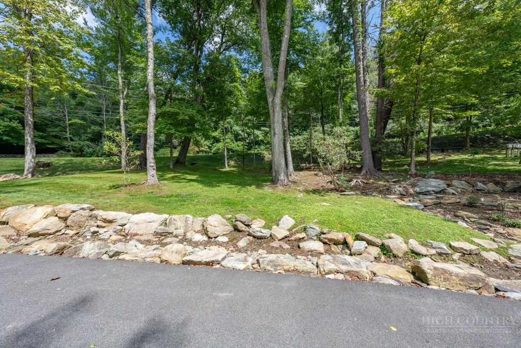 Image number 14 for the current listing