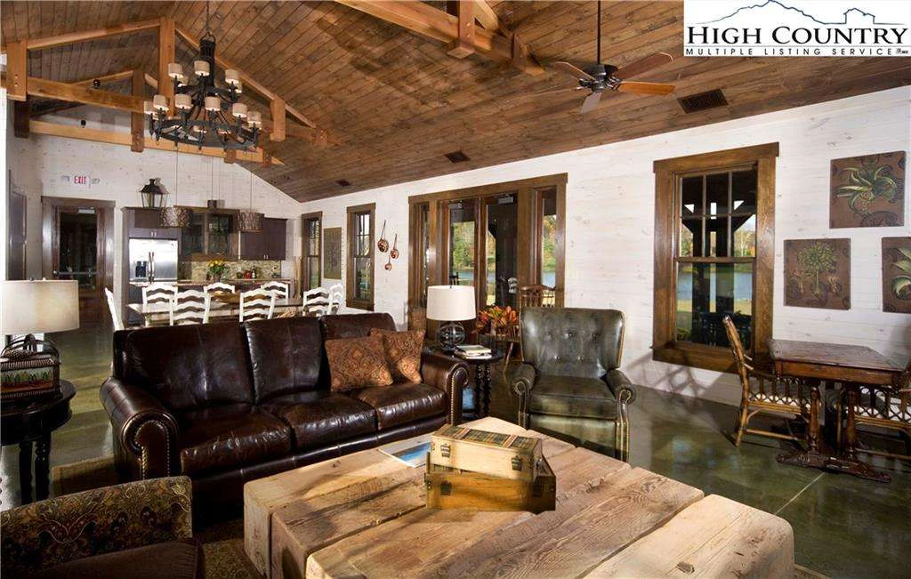 Image number 15 for the current listing