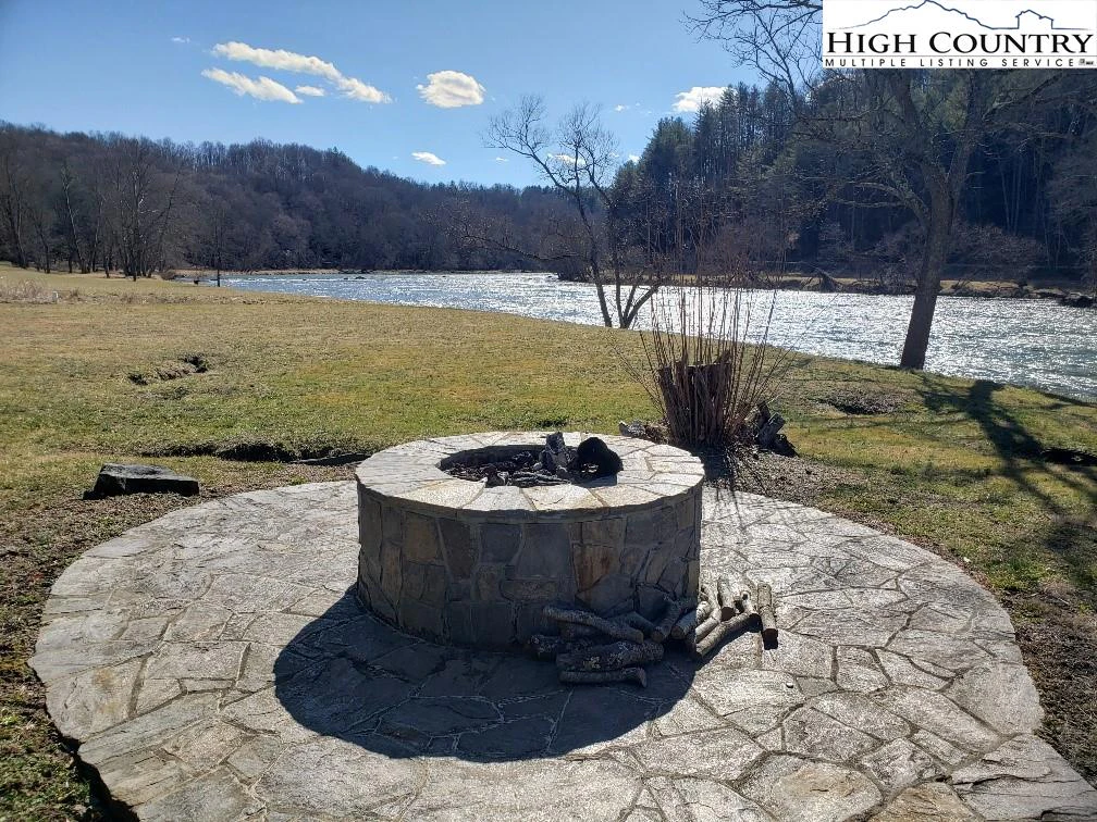 Image number 7 for the current listing
