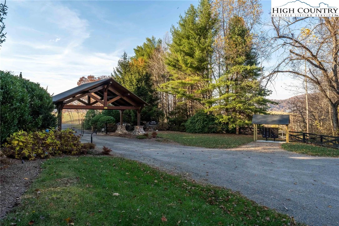 Image number 14 for the current listing