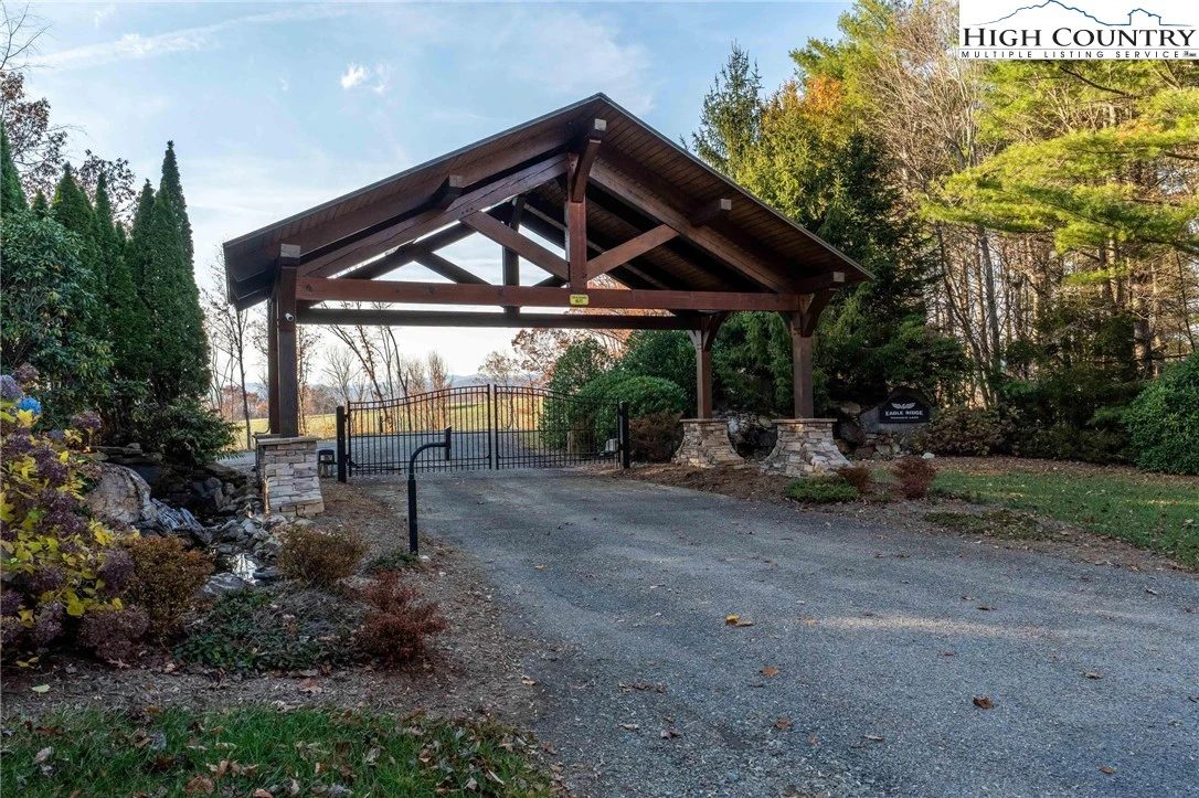 Image number 15 for the current listing