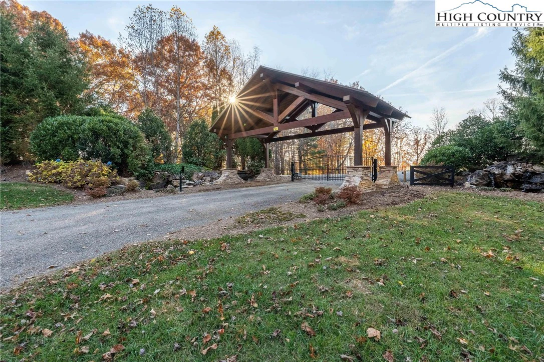 Image number 17 for the current listing
