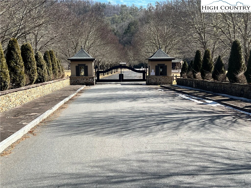Image number 1 for the current listing