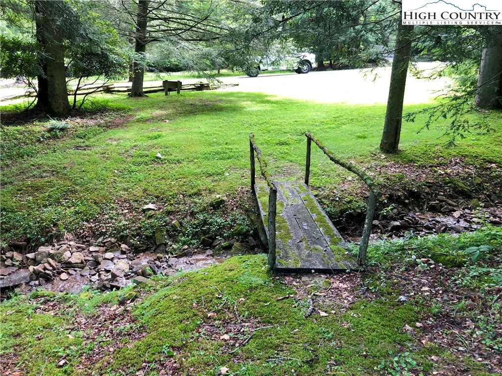 Image number 18 for the current listing