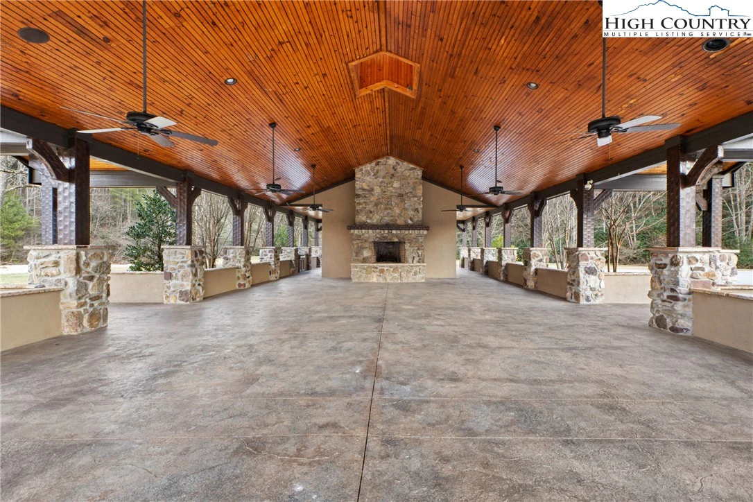 Image number 18 for the current listing