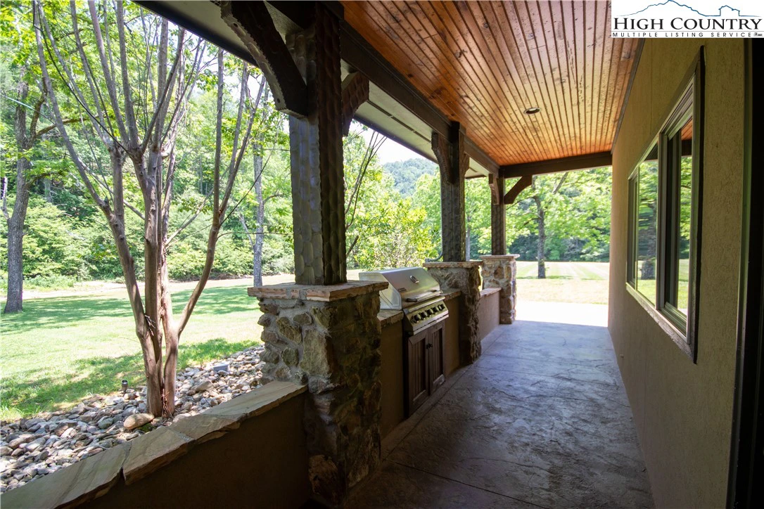 Image number 19 for the current listing