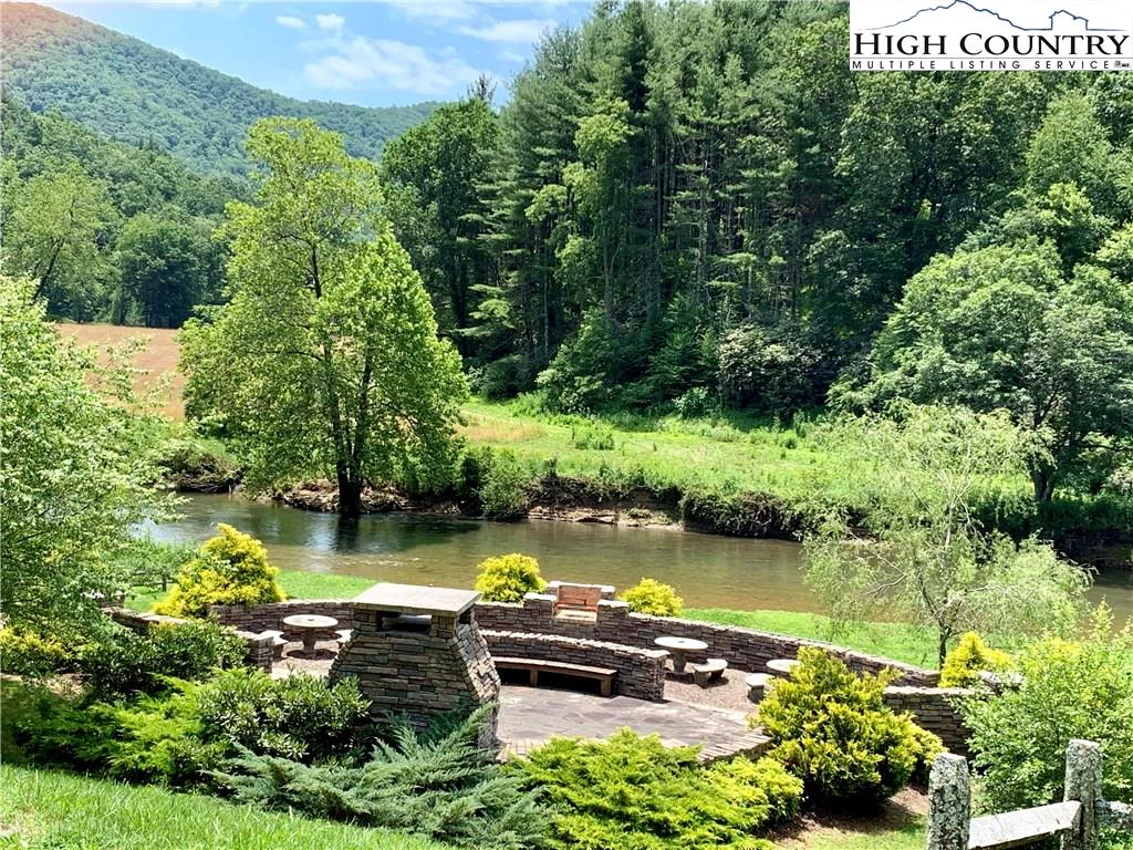 Image number 1 for the current listing