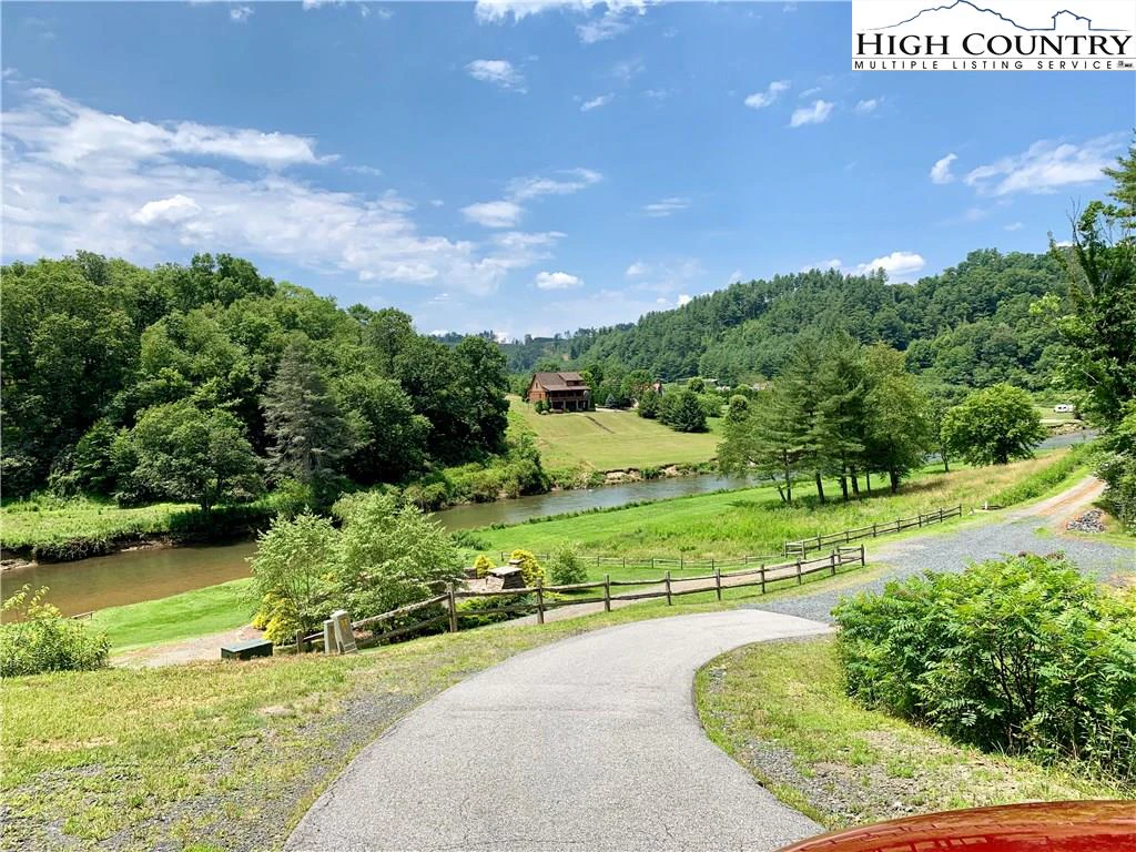 Image number 3 for the current listing