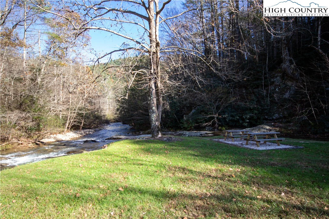 Image number 11 for the current listing
