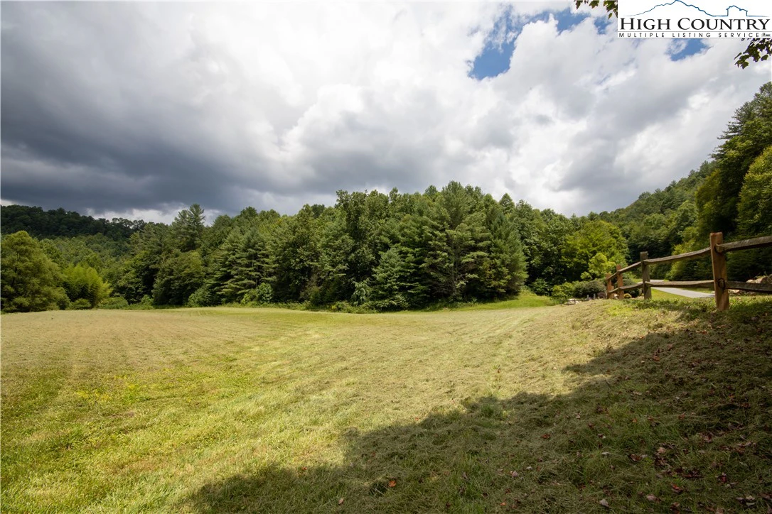 Image number 14 for the current listing