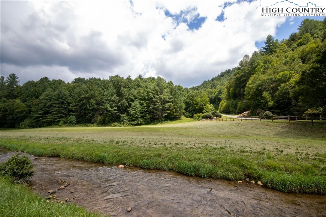 Image number 3 for the current listing