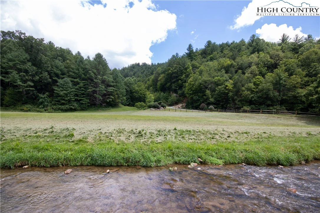 Image number 4 for the current listing