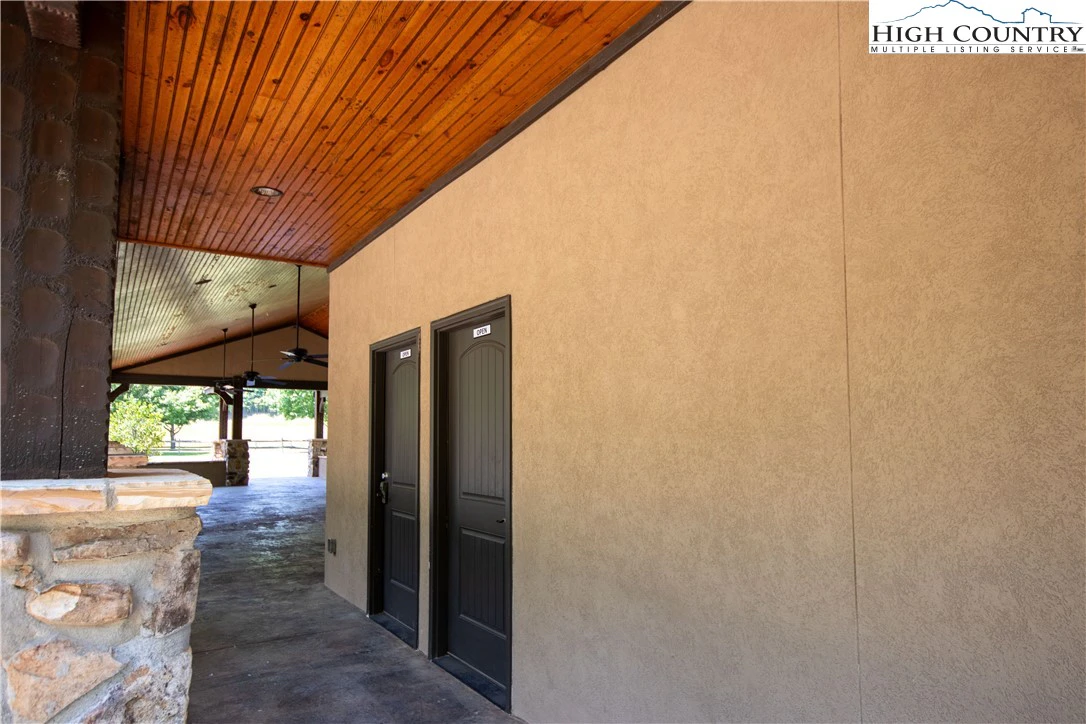 Image number 15 for the current listing