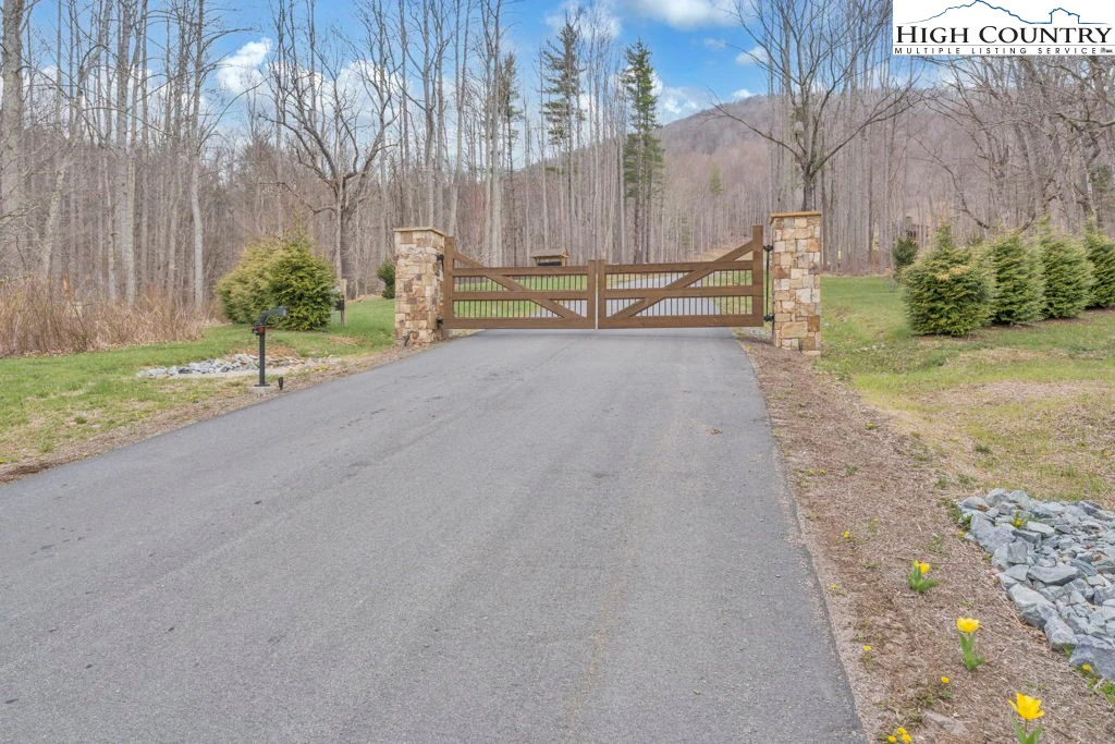 Image number 5 for the current listing