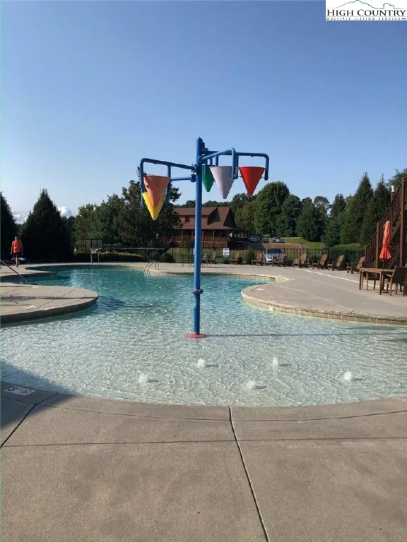 Image number 1 for the current listing