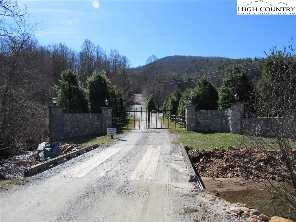 Image number 15 for the current listing