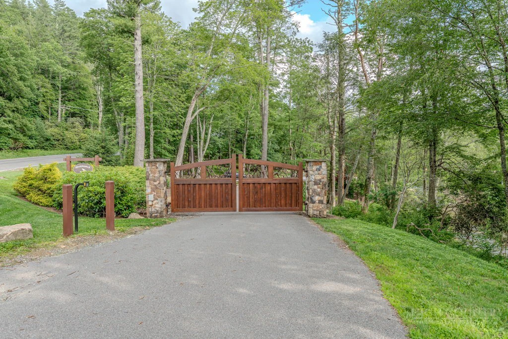 Image number 9 for the current listing