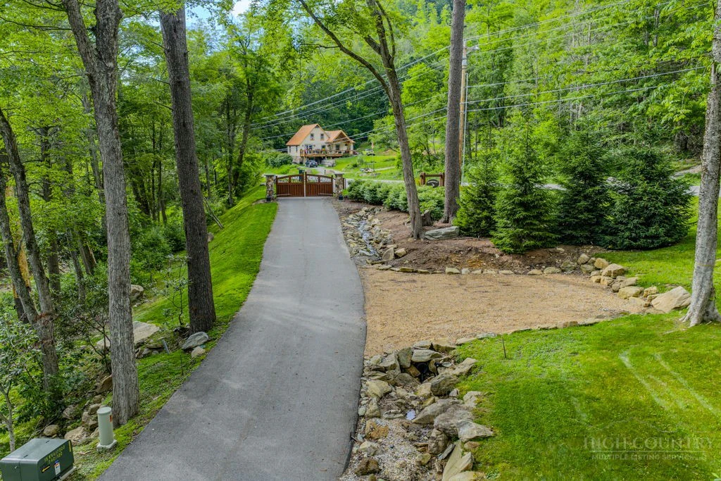 Image number 14 for the current listing