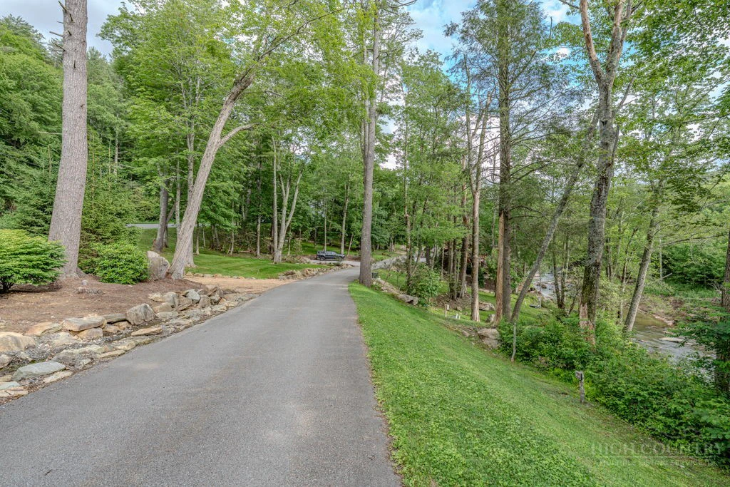 Image number 19 for the current listing