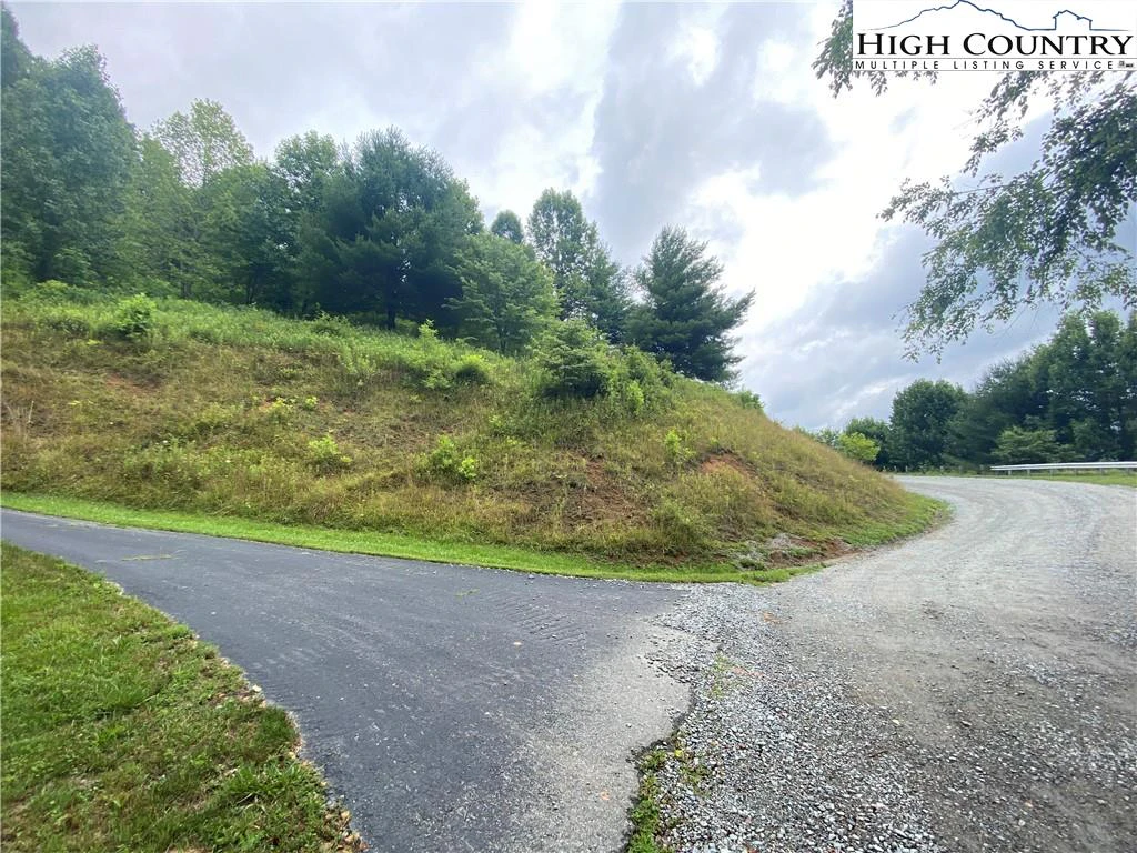 Image number 18 for the current listing