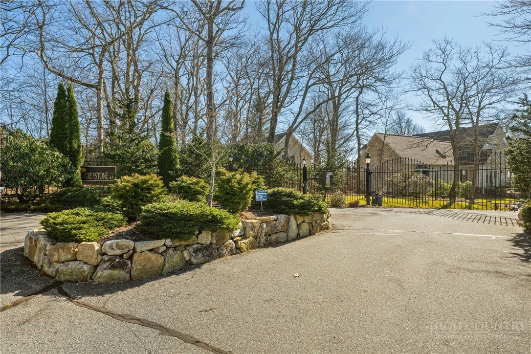 Image number 2 for the current listing