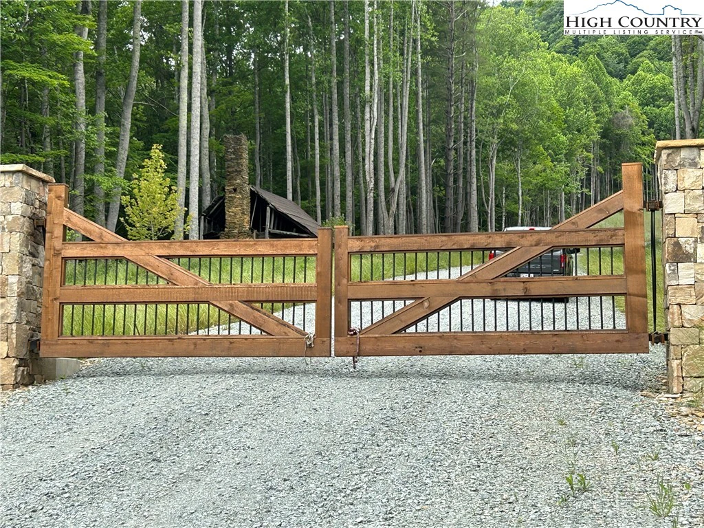 Image number 21 for the current listing
