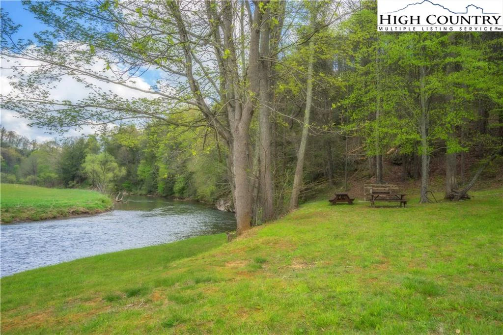 Image number 1 for the current listing