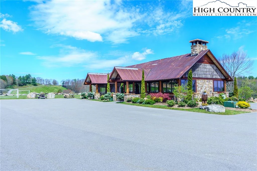 Image number 18 for the current listing