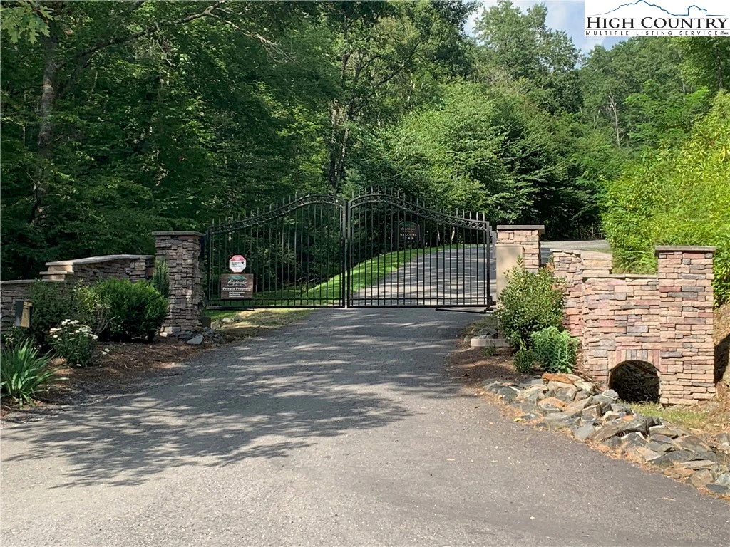 Image number 13 for the current listing