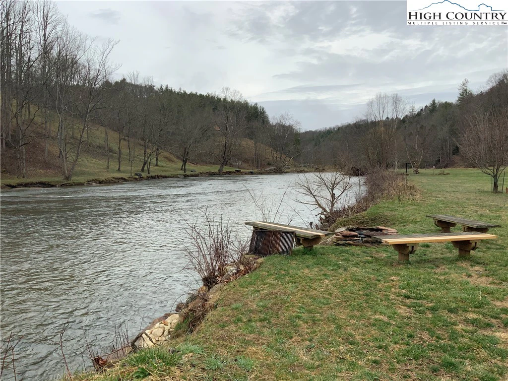 Image number 14 for the current listing