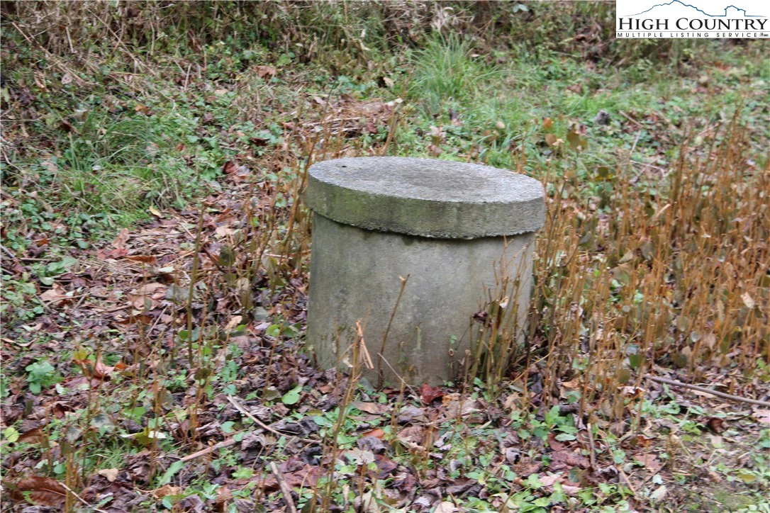 Image number 9 for the current listing