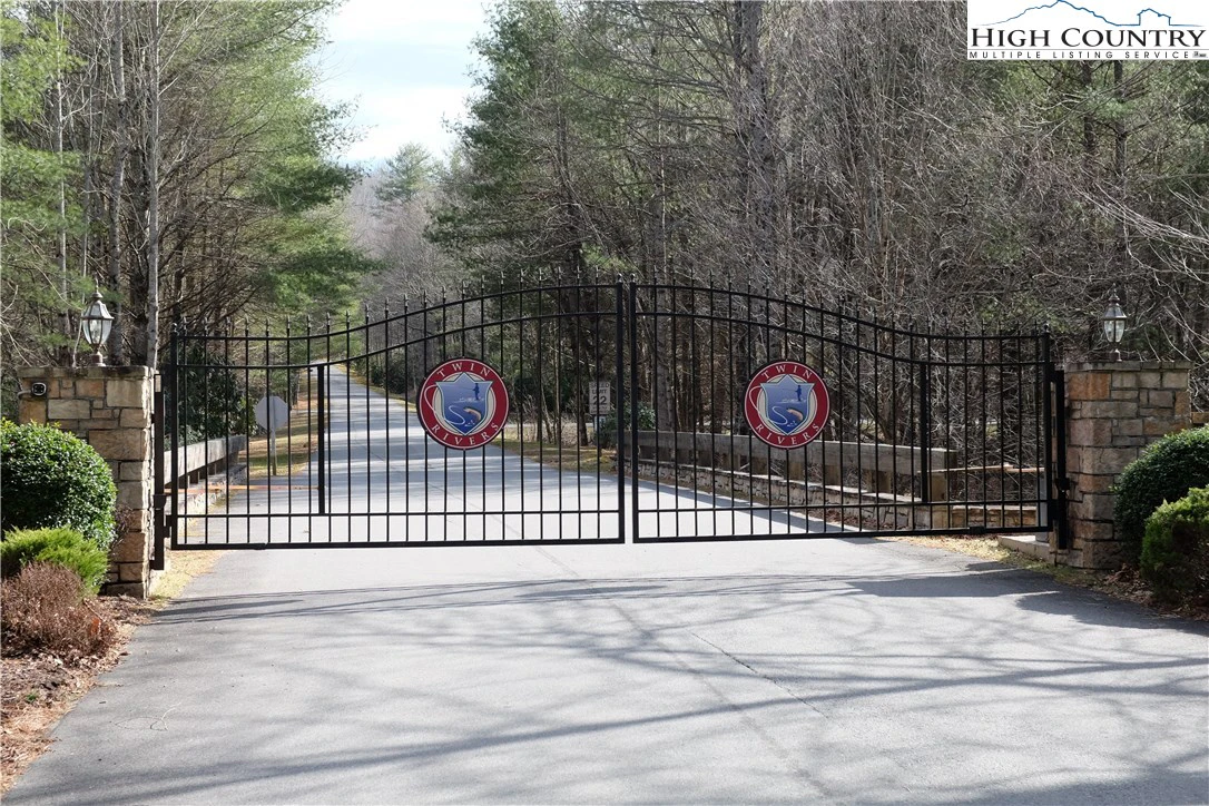 Image number 1 for the current listing